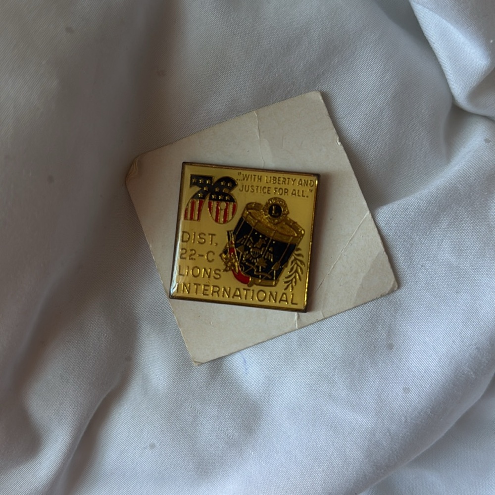 Lions club pin district 22 1976 liberty